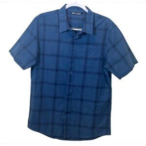 Travis Mathew short sleeve Button Up size medium